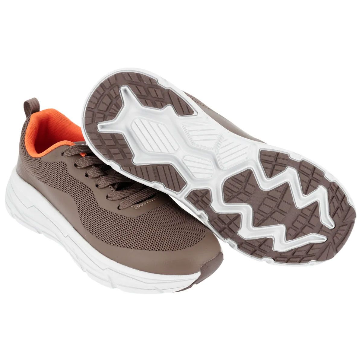 Scarpa da ginnastica Hergos marrone con suola bianca e interno arancione. Lacci. Scarpe leggere e traspiranti. Suola visibile.