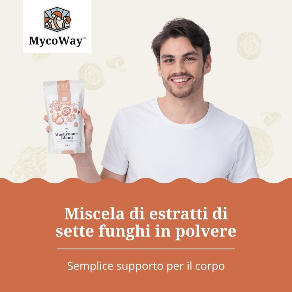 Un uomo tiene una confezione del prodotto. Testo: Miscela di estratti di sette funghi in polvere. Semplice supporto per il corpo.