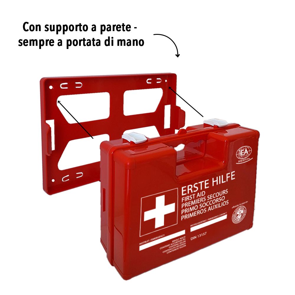 Cassetta di pronto soccorso rossa con supporto a parete. Scatola e supporto separati.