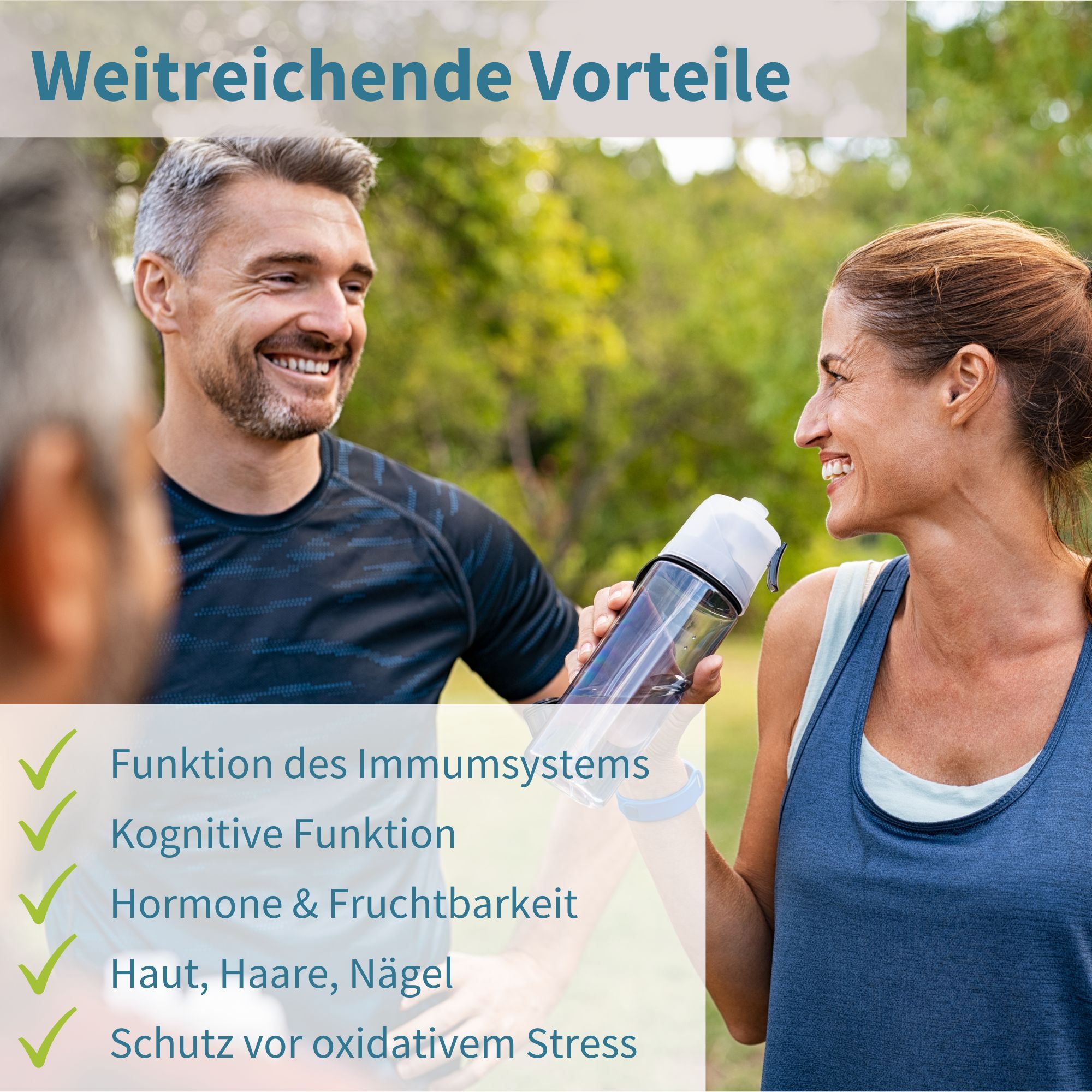 Coppia sorridente all'aperto. Benefici: sistema immunitario, funzione cognitiva, ormoni, pelle, capelli, unghie, protezione antiossidante.