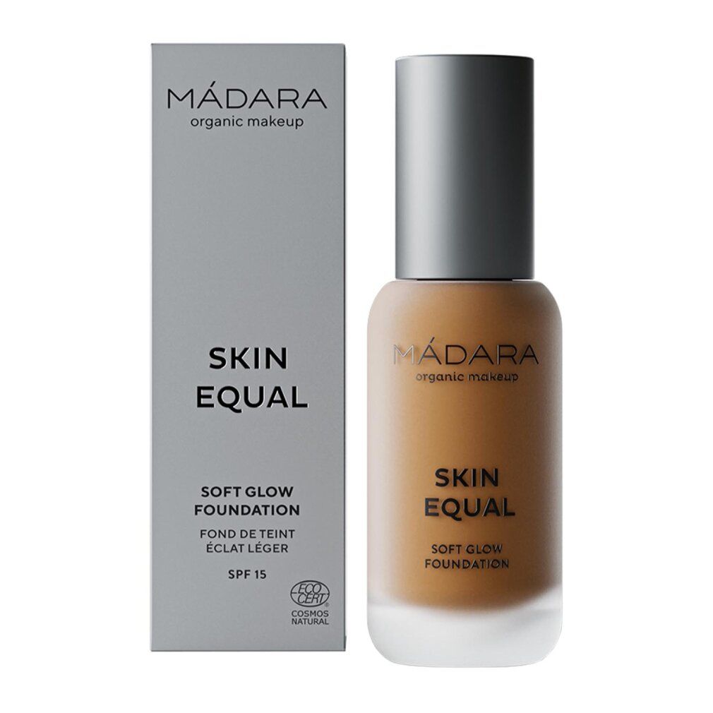 Flacone e scatola di fondotinta. Scritta: MÁDARA, SKIN EQUAL, SOFT GLOW FOUNDATION, SPF 15. Certificazione COSMOS NATURAL.