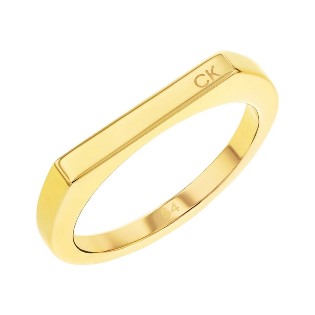 Anello dorato con logo "CK" e un numero inciso.