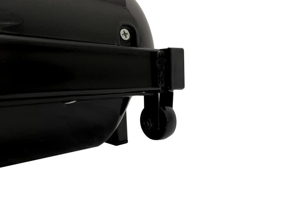 Dettaglio: ruota nera fissata a un telaio nero. Parte del meccanismo del tapis roulant.