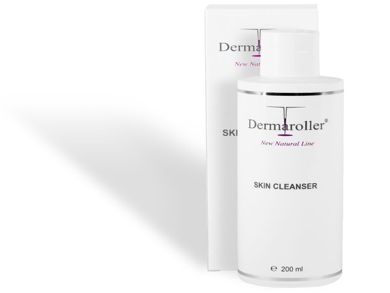 Flacone bianco di Dermaroller Skin Cleanser, 200 ml.