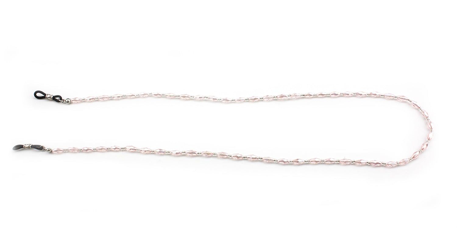 Catenina per occhiali con perline rosa. Supporti neri per occhiali alle due estremità. Sfondo bianco.