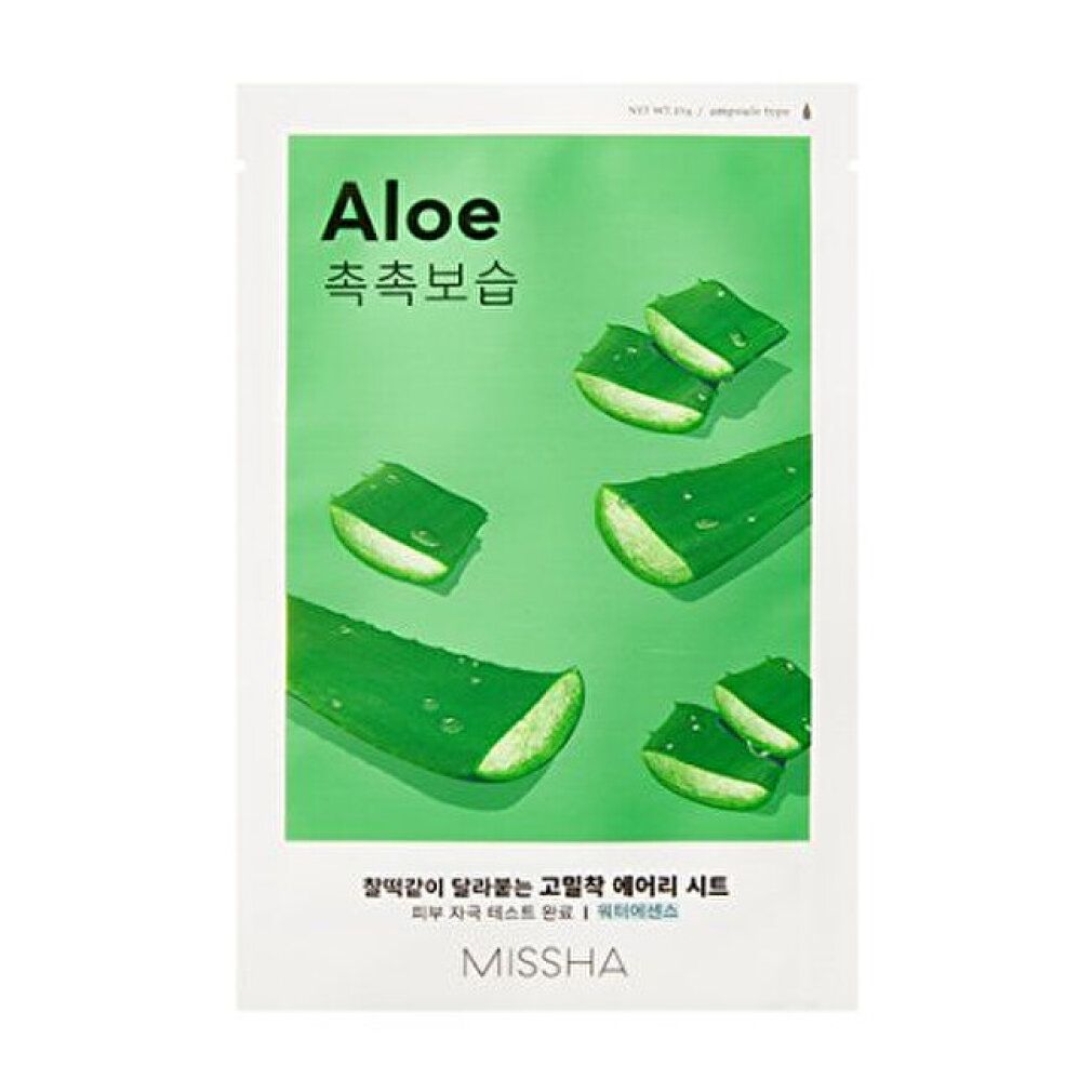 Confezione frontale con aloe vera. Foglie di aloe vera su sfondo verde. Testo: Aloe, caratteri coreani, MISSHA.