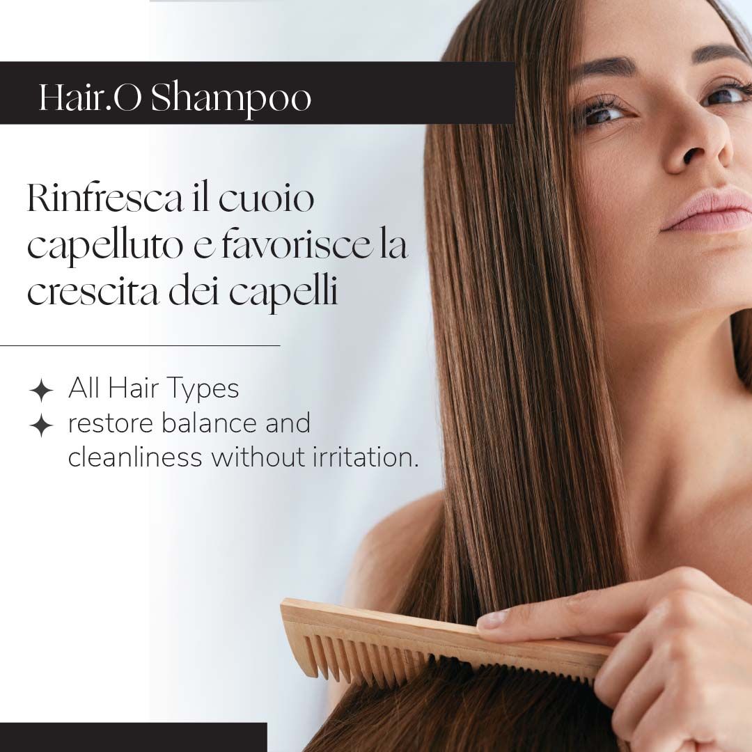 Donna che si pettina i capelli. Testo: Hair.O Shampoo. Rinfresca il cuoio capelluto e favorisce la crescita dei capelli. Per tutti i tipi di capelli.