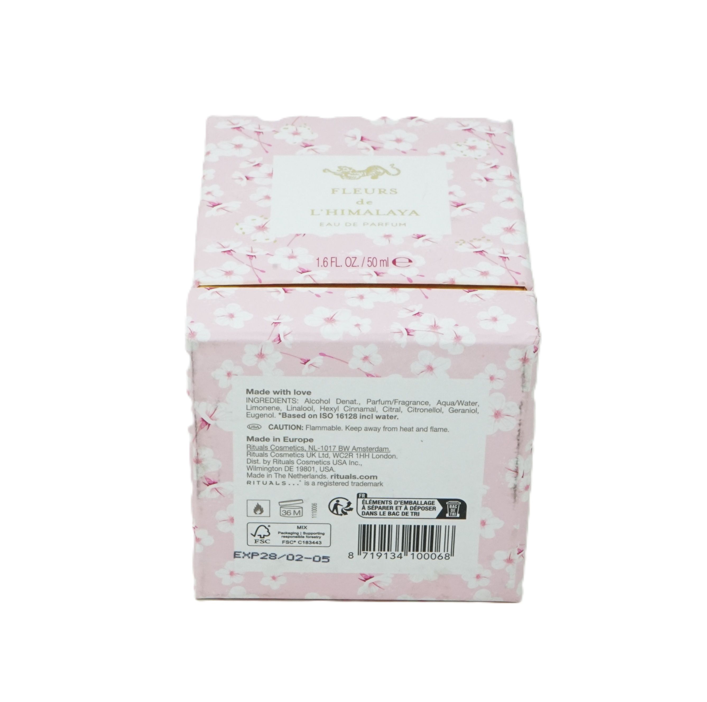 Confezione rosa con motivo floreale. Scritta: Fleurs de L'Himalaya Eau de Parfum. 1.6 fl. oz./50 ml. Ingredienti.