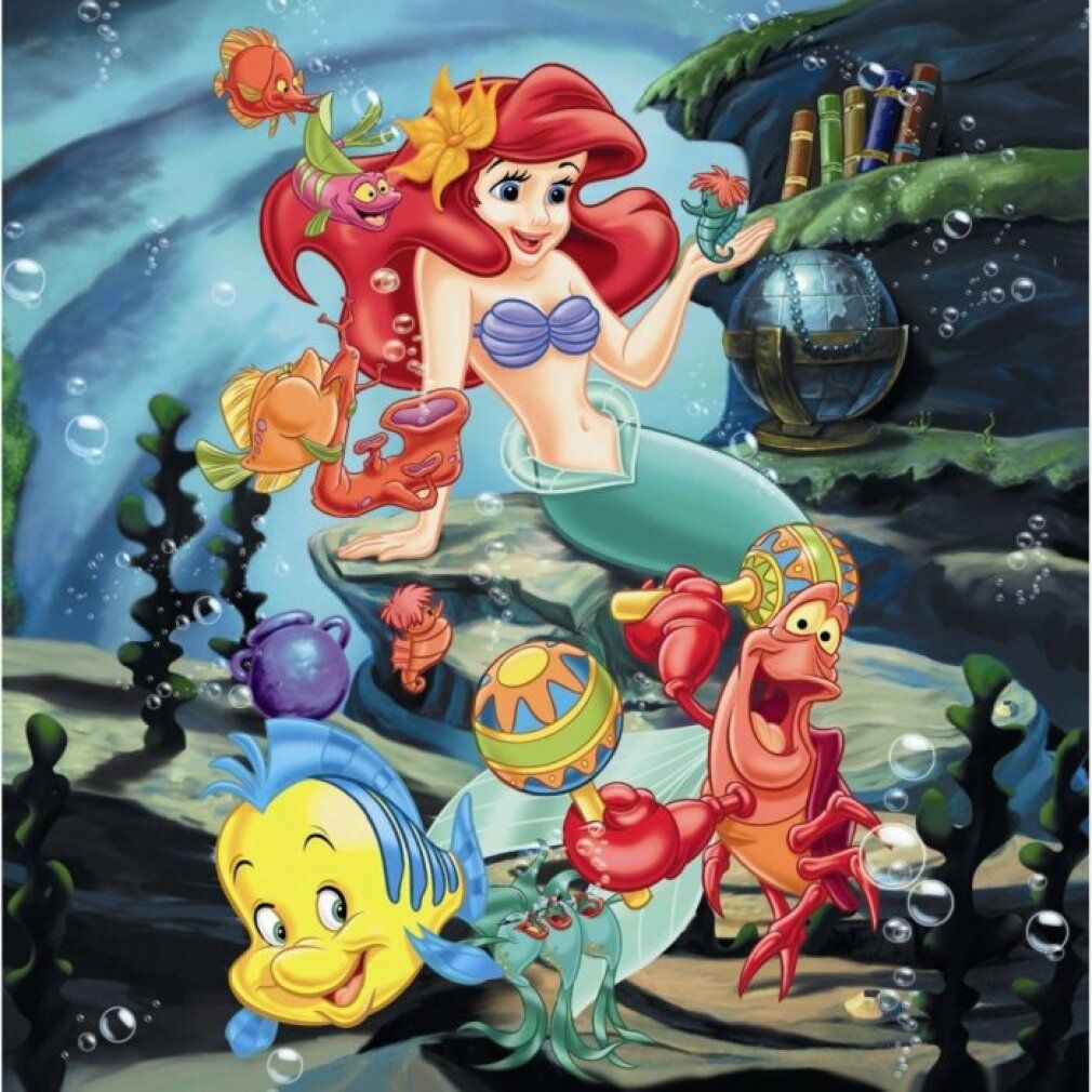 Illustrazione di Ariel con creature marine. Scena sottomarina con pesci, granchi e cavallucci marini. Disney Principesse.