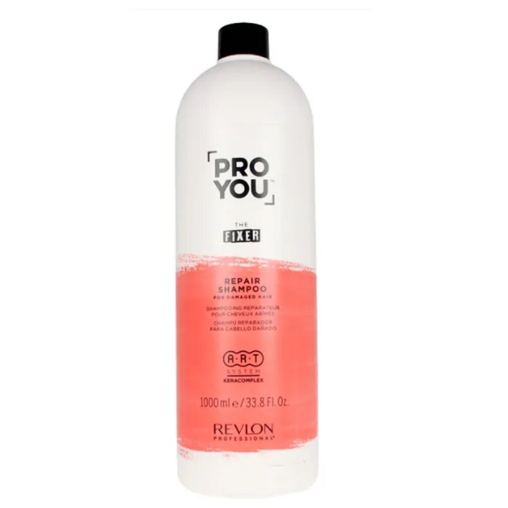 Flacone di shampoo bianco con tappo nero. Scritta: PRO YOU, THE FIXER, REPAIR SHAMPOO. Area rossa con testo. Marchio: Revlon Professional.
