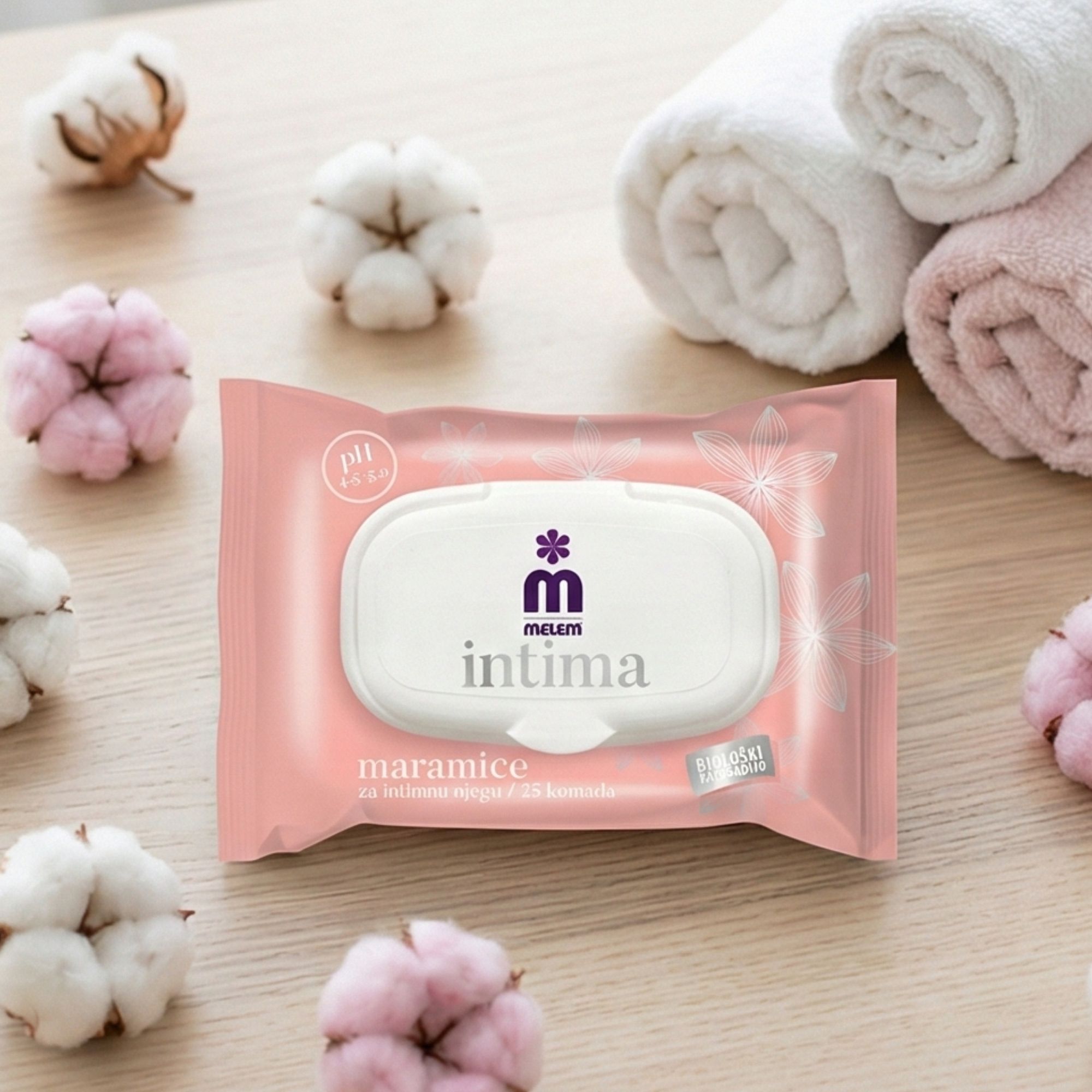 Confezione rosa di salviette umidificate Melem Intima. pH 4.5-5.0. Decorazioni con cotone e asciugamani.
