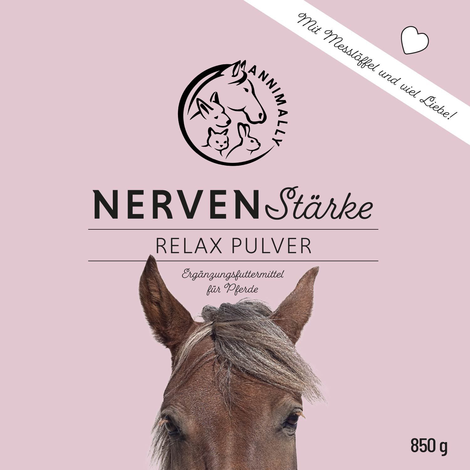 Confezione rosa con il nome del prodotto Nervenstärke Relax Pulver. Logo: cavallo e puledro. Scritta: Mangime complementare per cavalli. 850 g.