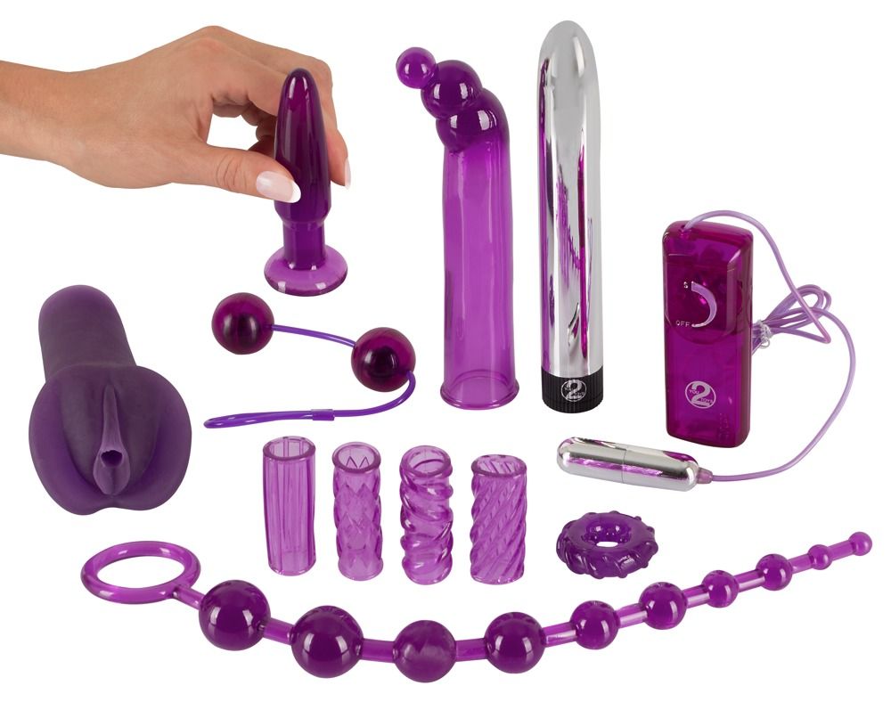 Set di 12 sex toys viola, tra cui un plug anale, un vibratore, perline e manicotti.