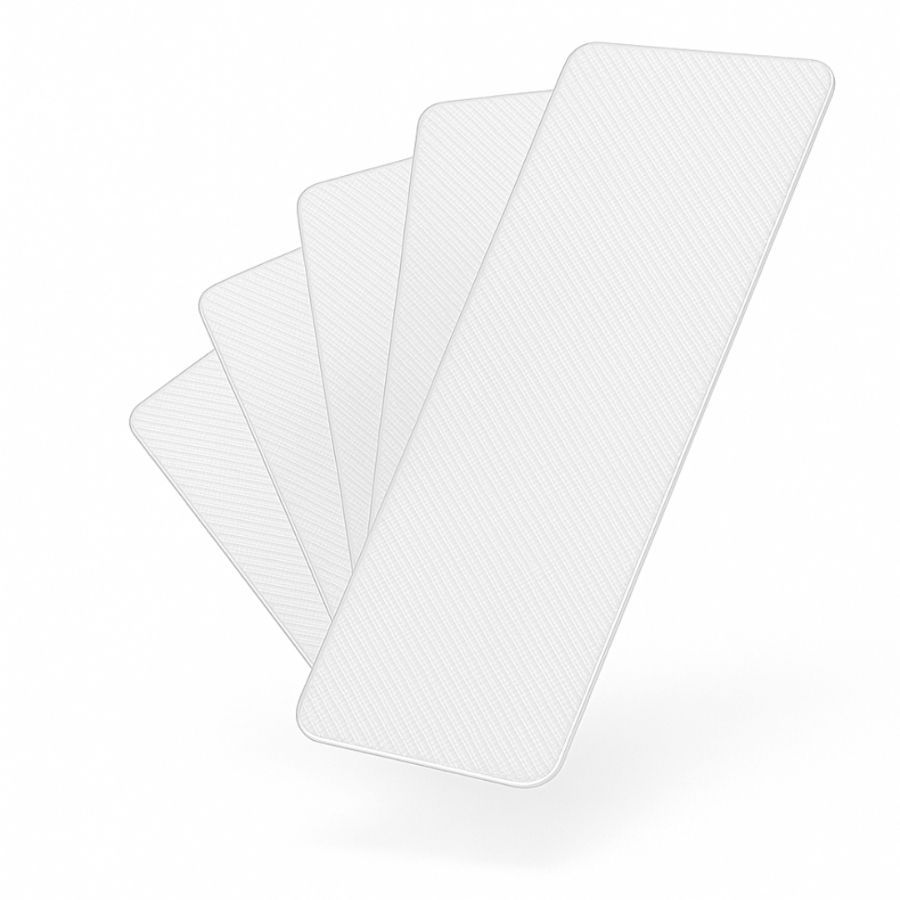 Quattro cerotti rettangolari bianchi con superficie a coste, leggermente sovrapposti.