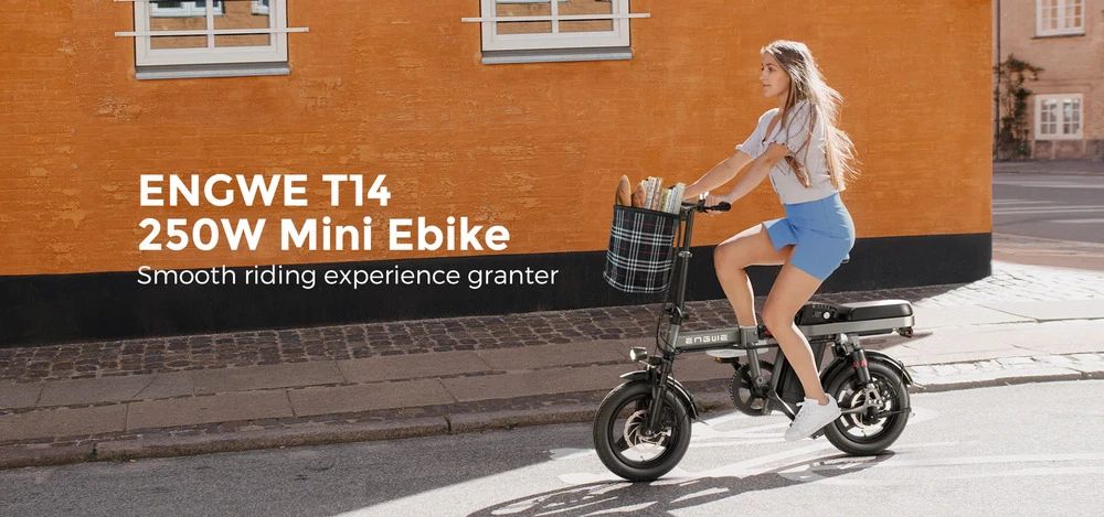 Donna in bicicletta su un'e-bike nera. Testo: ENGWE T14 250W Mini Ebike. Esperienza di guida fluida garantita.