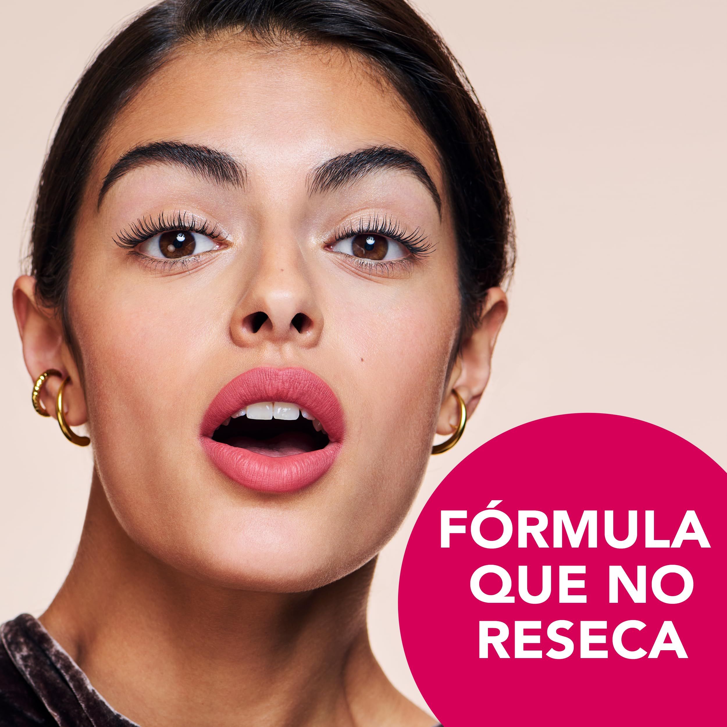 Ritratto di donna con la bocca aperta e rossetto. Scritta: FÓRMULA QUE NO RESECA.