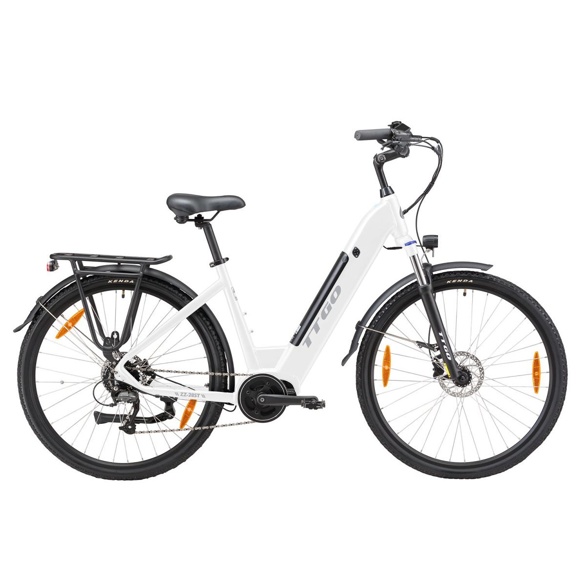 E-bike bianca con pneumatici neri e portapacchi. TTGO è scritto sul telaio.