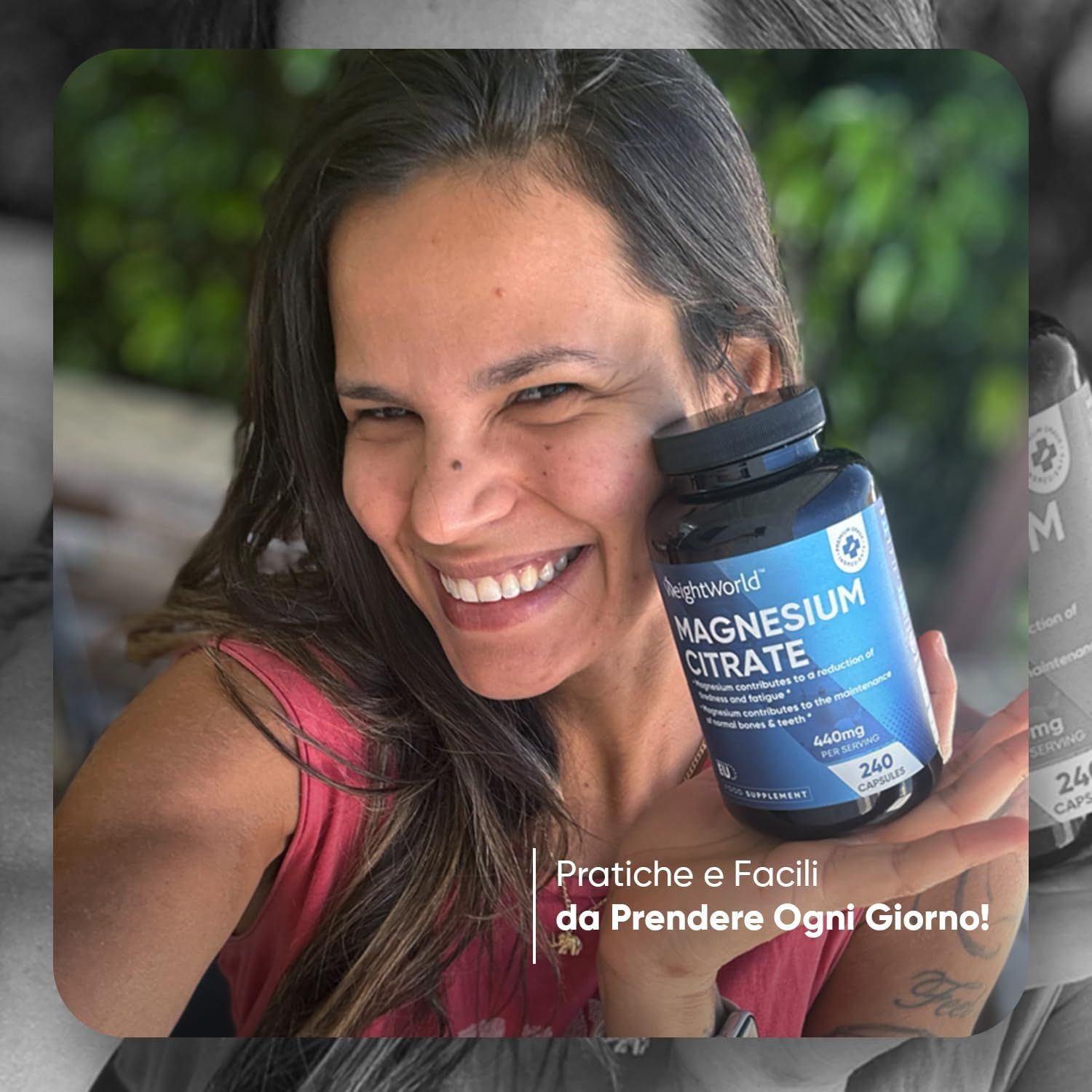 Donna che tiene un flacone di Magnesium Citrato. Testo: Pratiche e Facili da Prendere Ogni Giorno! 240 capsule.