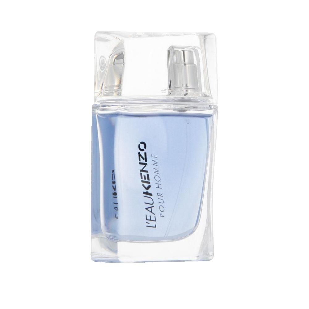 Flacone di profumo blu chiaro con vaporizzatore argentato. Scritta: L'EAU KENZO POUR HOMME.