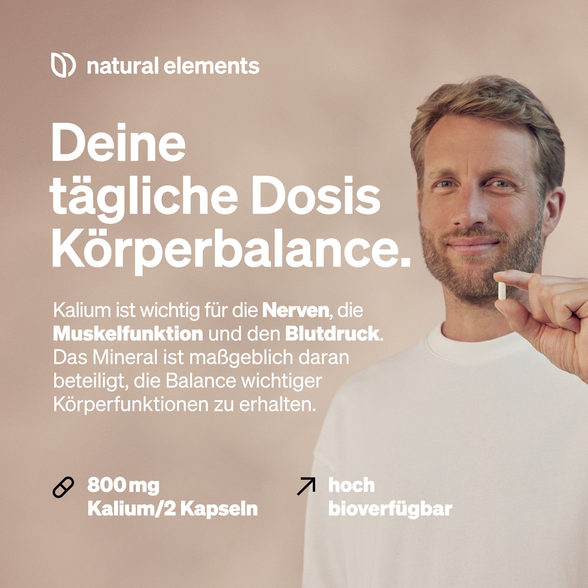 Uomo tiene capsula. Testo: La tua dose giornaliera di equilibrio corporeo. 800mg Potassio/2 capsule.