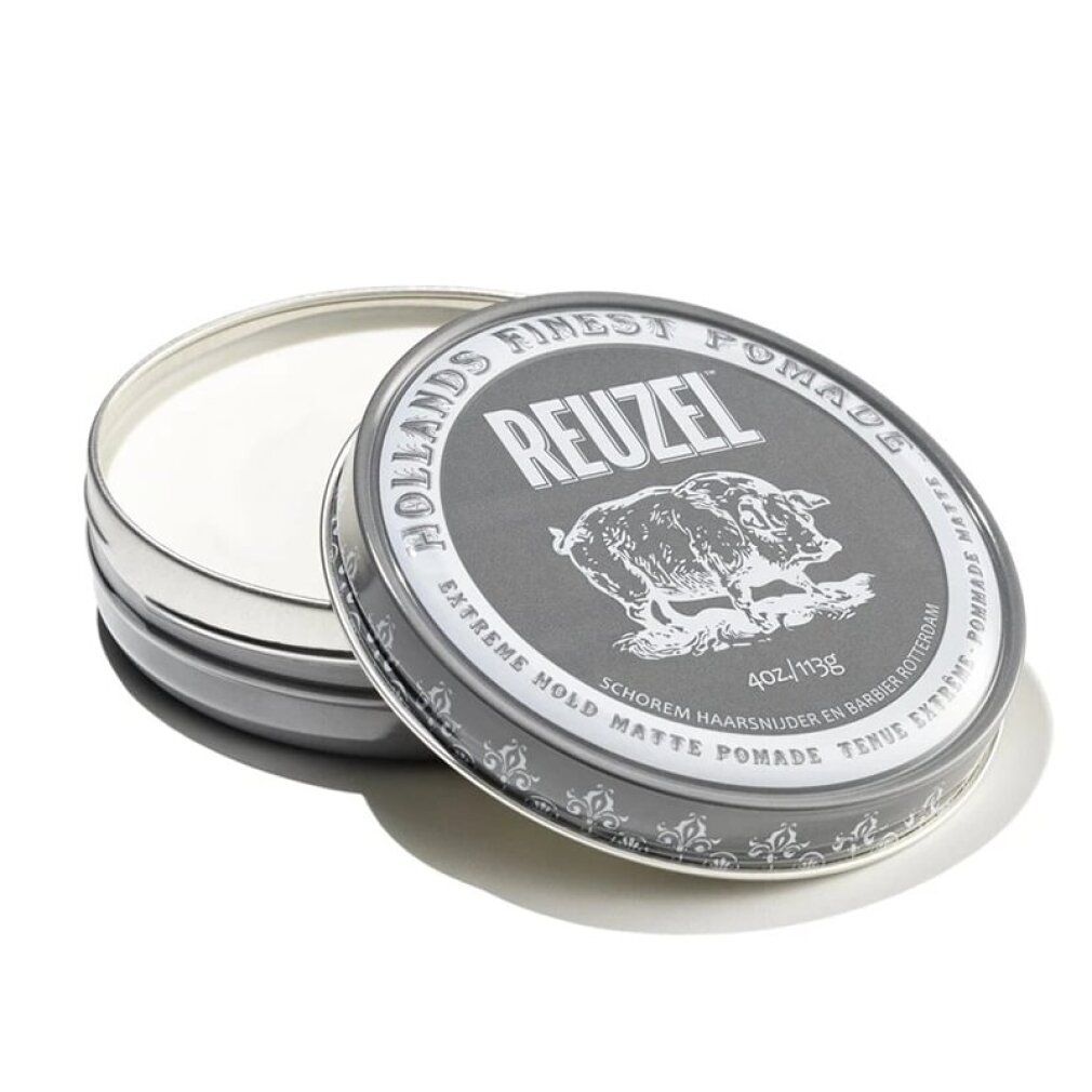 Barattolo aperto di pomata Reuzel Extreme Hold Matte. Barattolo argentato con prodotto ed etichetta.
