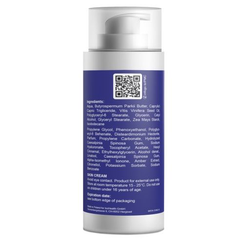 Flacone bianco con dosatore a pompa. Etichetta con ingredienti e codice QR. Testo: "SKIN CREAM".