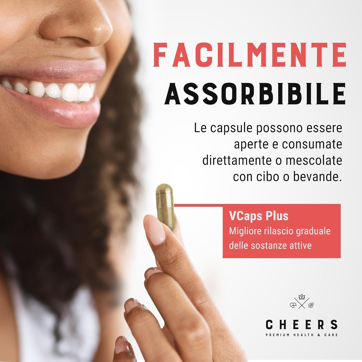 Donna tiene capsula. Testo: Le capsule possono essere aperte e consumate. Vcaps Plus.
