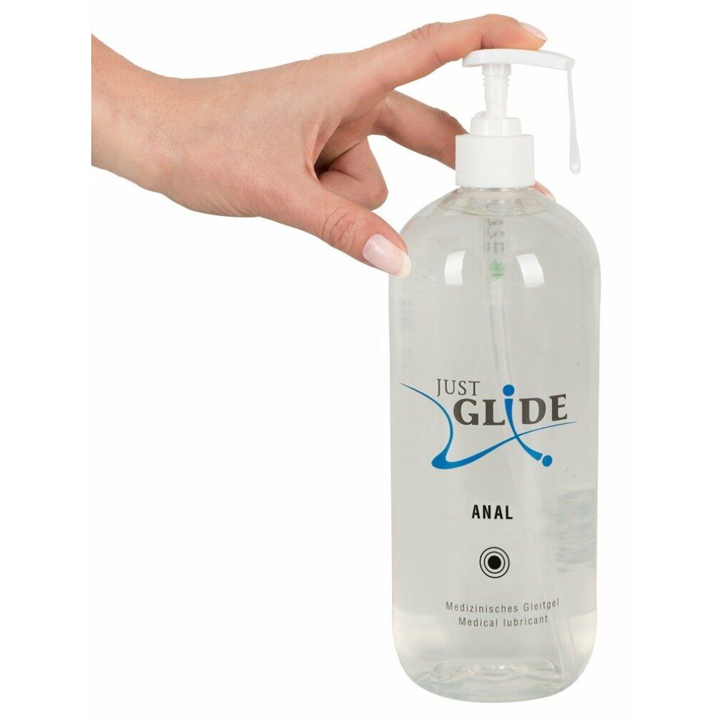 Mano che tiene un flacone trasparente con pompa. Scritta: Just Glide Anal. Gel lubrificante medico.