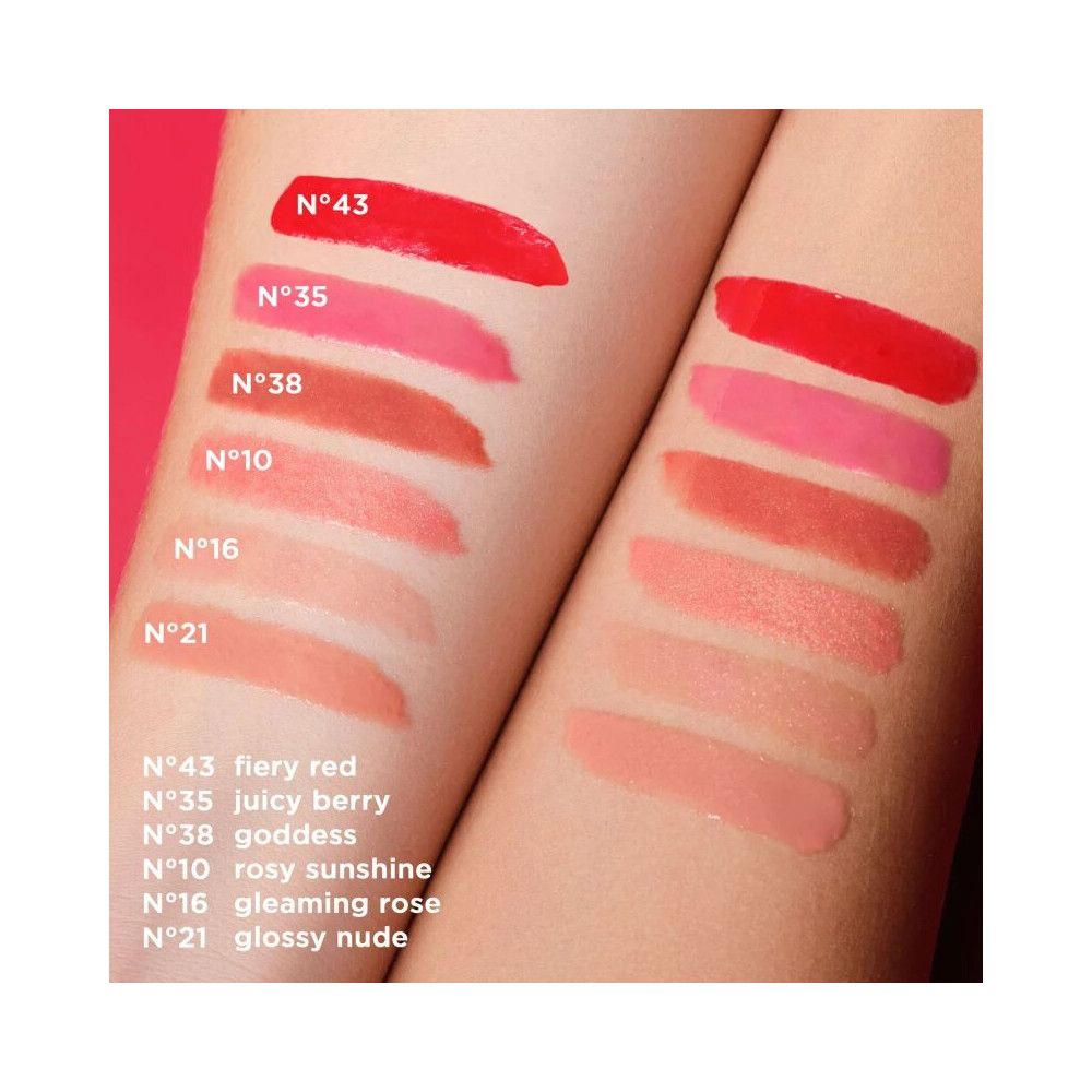 Braccia con colori di lucidalabbra. Diverse tonalità, numerate, nomi dei prodotti.