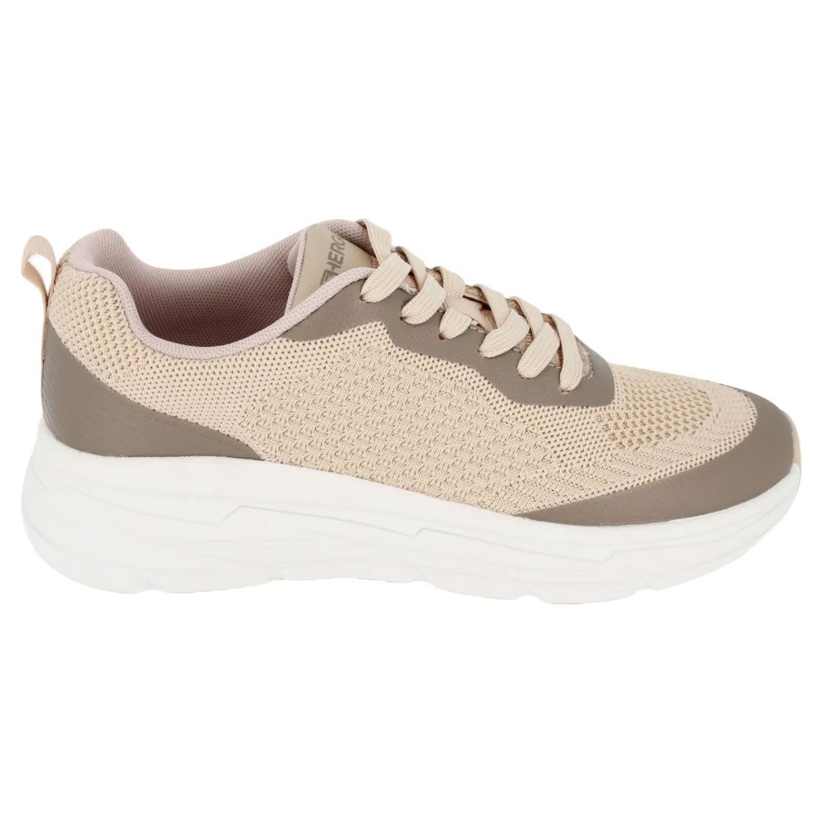 Sneaker beige con suola bianca. Vista laterale. Tomaia in mesh, lacci e dettagli marrone chiaro.