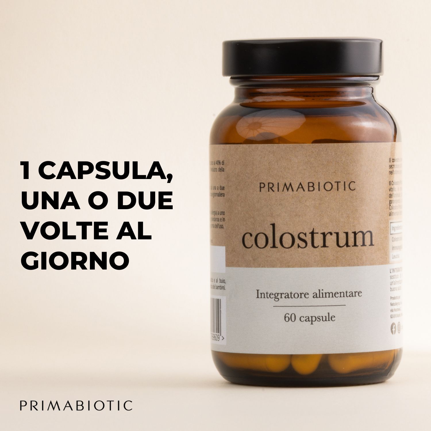 Flacone di vetro marrone con capsule. Scritta: Primabiotic colostrum, Integratore alimentare, 60 capsule. Testo: 1 capsula, una o due volte al giorno.