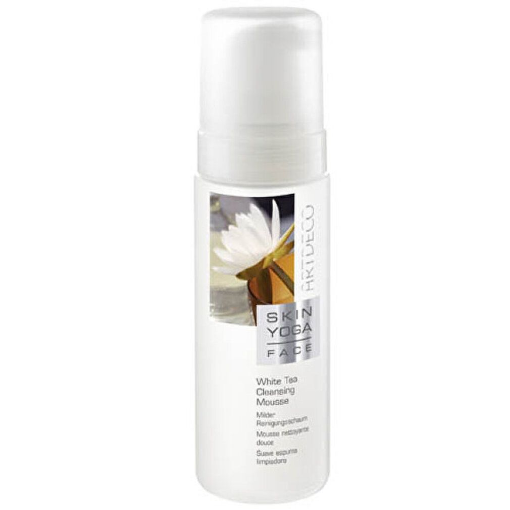 Flacone bianco con dosatore a pompa. Scritta: Artdeco, Skin Yoga Face, White Tea Cleansing Mousse. 150 ml.