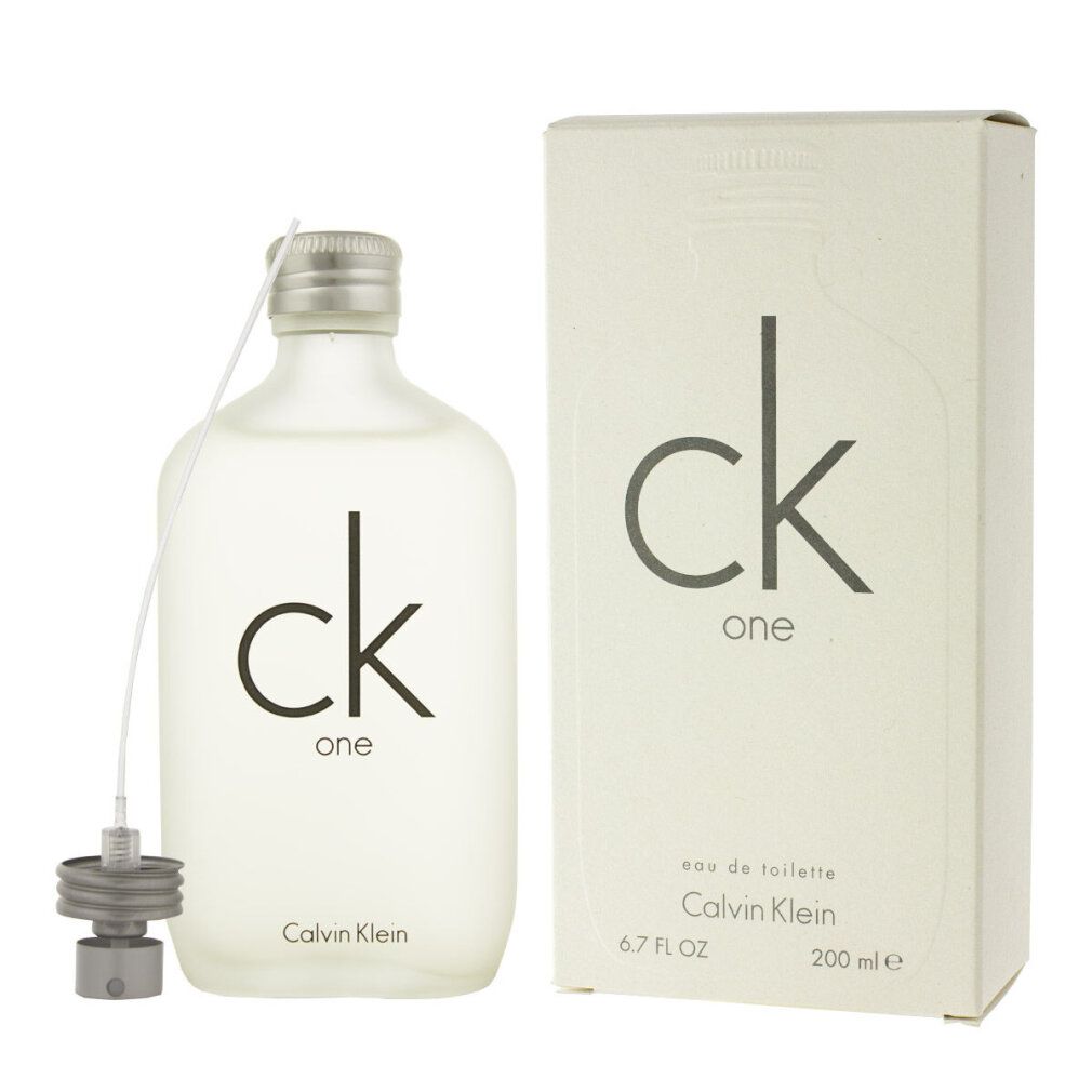 Flacone e confezione di Calvin Klein Ck One. Flacone con tappo argentato, contenuto bianco e scritta grigia. Confezione con logo.