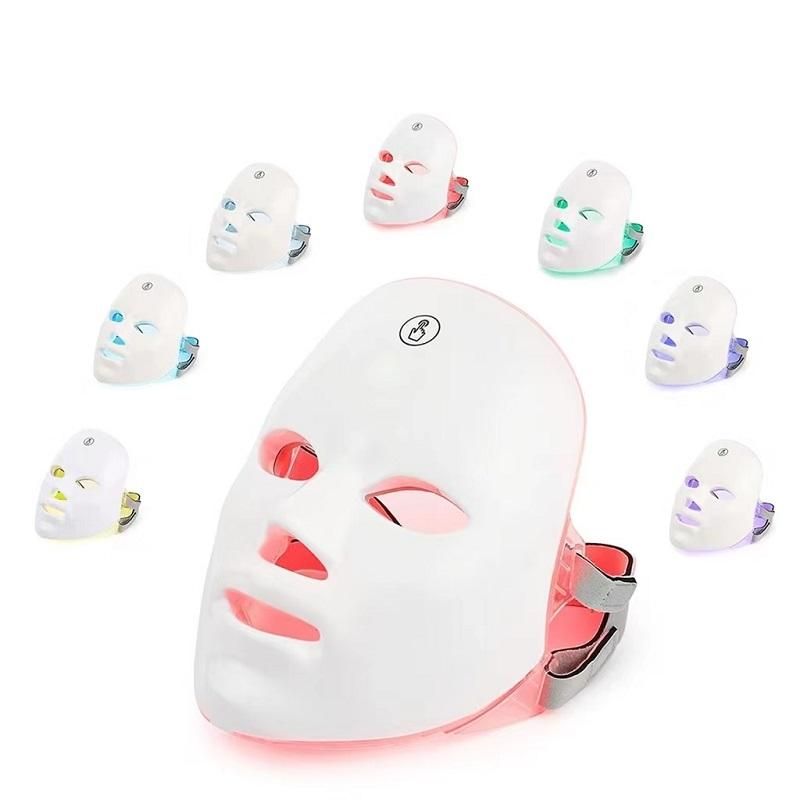 Design maschera facciale bianca con luci LED. Diverse maschere attorno a una centrale.