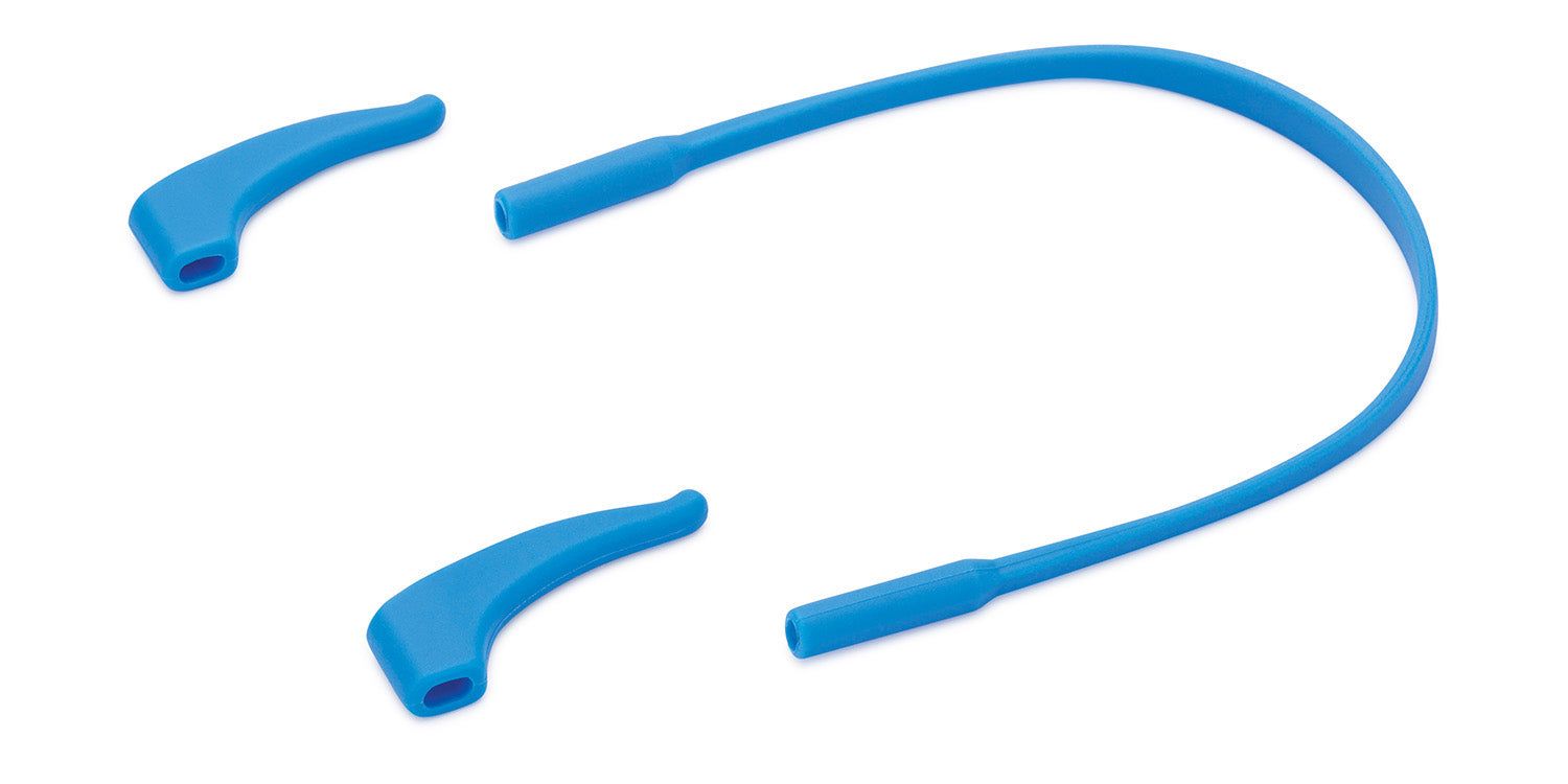 Cinturino blu per occhiali e due terminali blu per le aste. Su sfondo bianco.