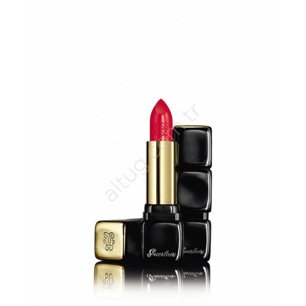 Rossetto rosso aperto, astuccio nero quadrato, parte centrale dorata. Marchio e riflesso visibili.