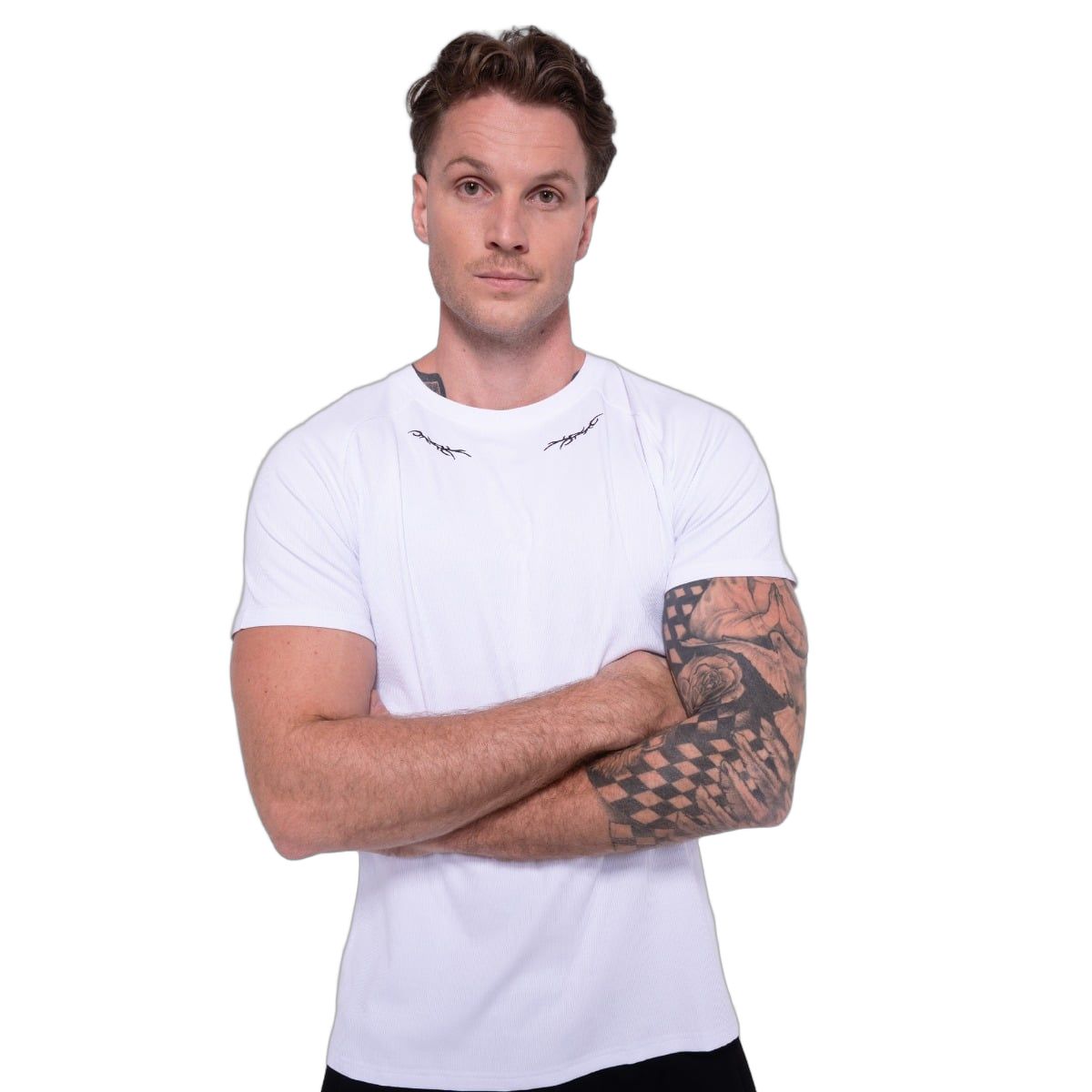 GymBeam T-shirt uomo Tribal bianca slim fit a coste con manica corta