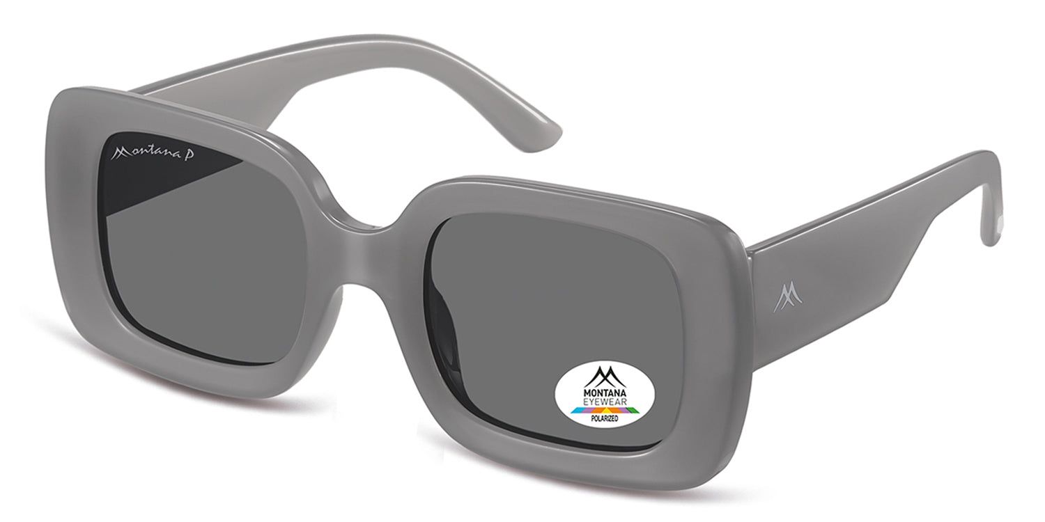 Occhiali da sole grigi, vista obliqua. Lenti rettangolari, logo Montana Eyewear ed etichetta di polarizzazione.
