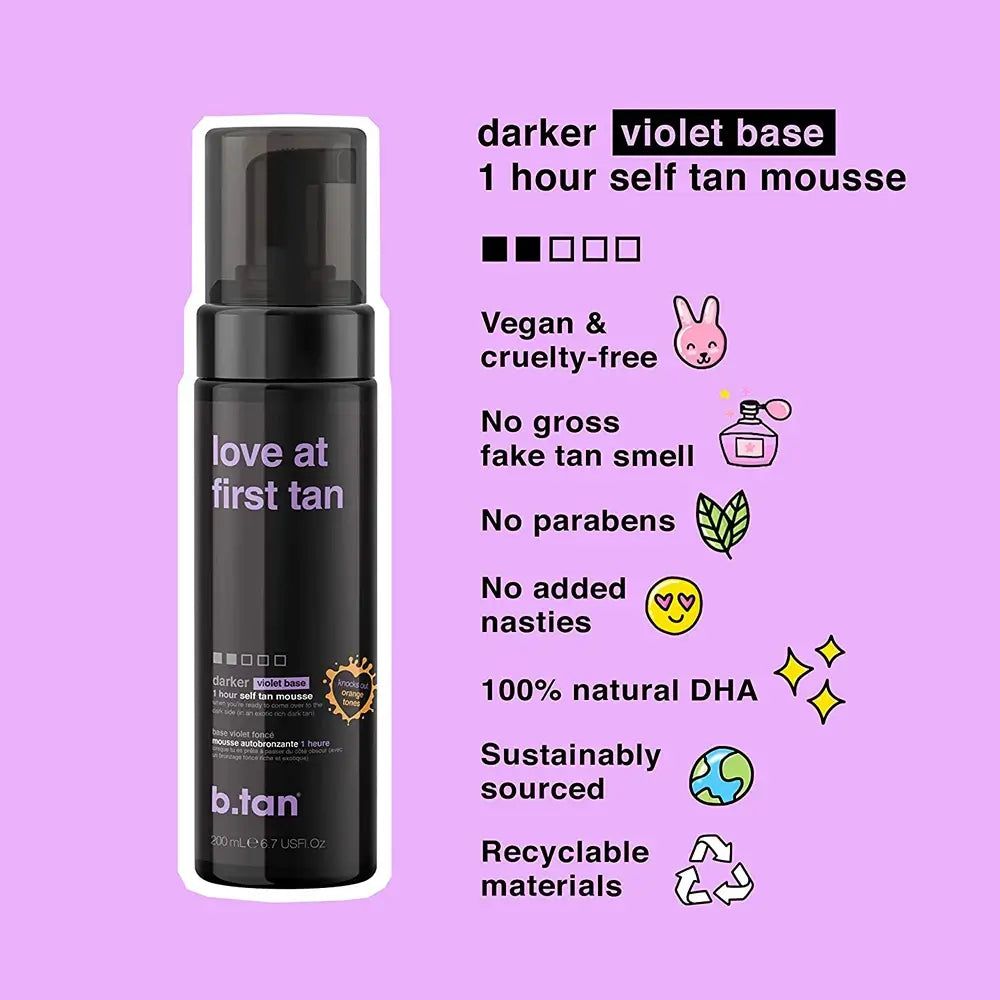Mousse autoabbronzante in flacone nero. Testo: Love at first tan, darker violet base, 1 hour self tan mousse. Vegan e cruelty-free.