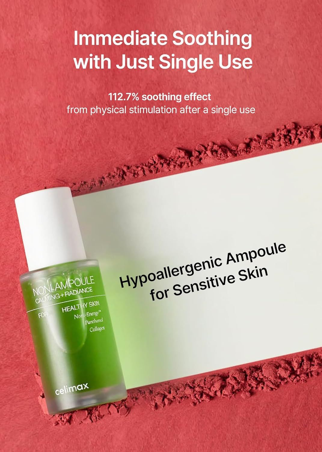 Flacone di vetro verde con tappo bianco. Testo: Noni Ampoule, Calming + Radiance, Healthy Skin. Logo: Celimax. Su polvere rossa.