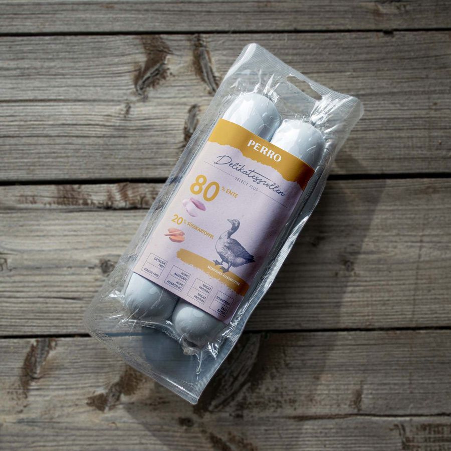 Confezione con due rotoli di cibo umido. Stampa: PERRO Delikatessrollen, Anatra & Patata dolce, 80% Anatra.