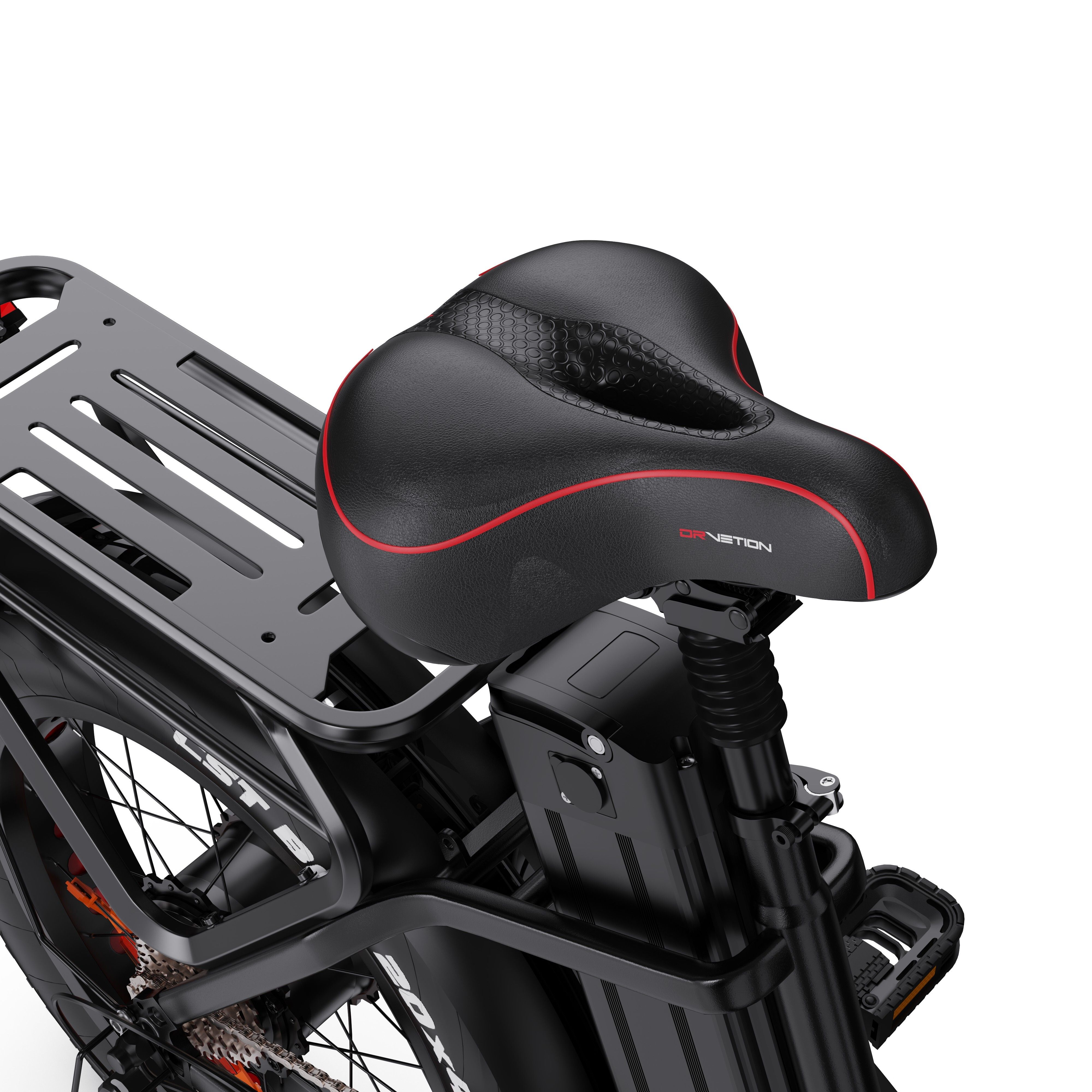 Sella nera con bordi rossi su una e-bike. Marchio DRVETION.
