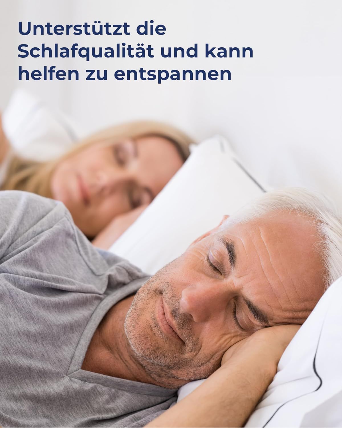 Persona che dorme a letto. Testo: Supporta la qualità del sonno e può aiutare a rilassarsi.