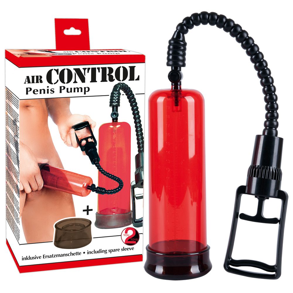 Confezione prodotto con pompa cilindrica rossa, tubo e impugnatura neri. Testo: AIR CONTROL Penis Pump. Manicotto di ricambio.
