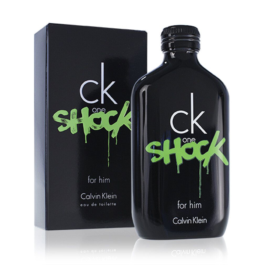 Flacone e scatola neri. Entrambi mostrano "ck one shock" in verde. Visibili anche "for him" e "Calvin Klein".