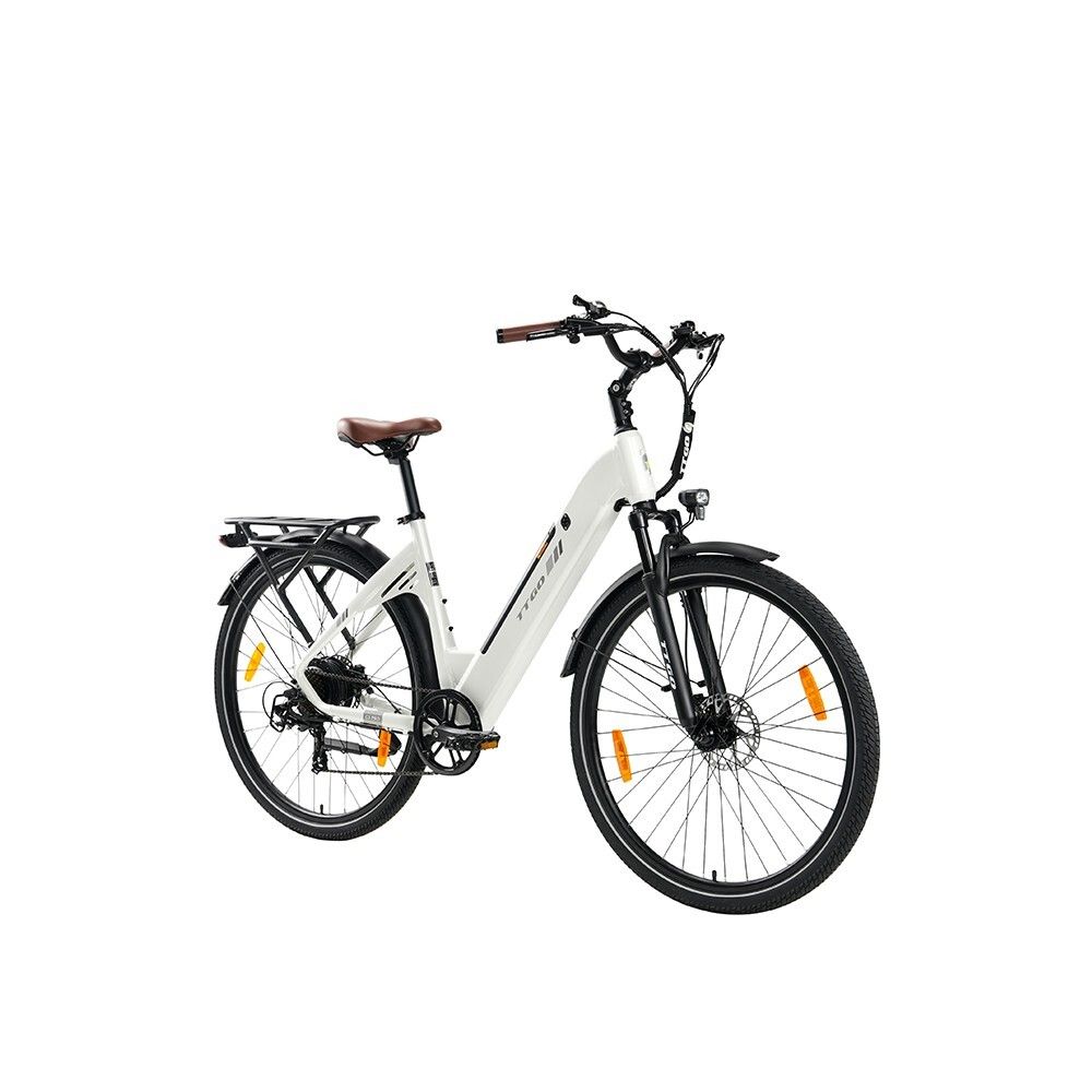 E-bike bianca con sella e manopole marroni. Pneumatici neri, portapacchi e parafanghi. Riflettori gialli sui raggi.