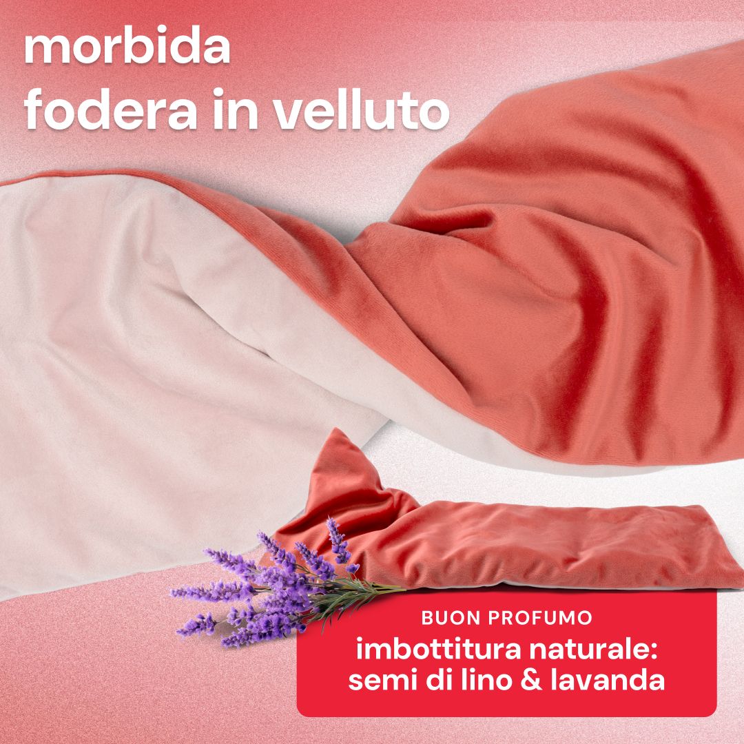 Primo piano della morbida fodera in velluto del cuscino termico con lavanda.