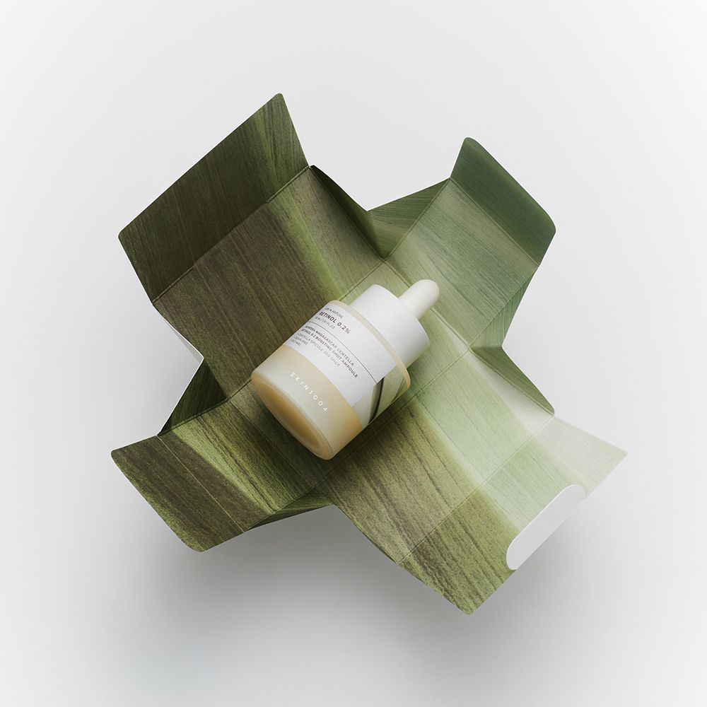 Prodotto SKIN1004 Madagascar Centella Retinol 0.2 Boosting Shot Ampoule in confezione verde. Flacone con pipetta.