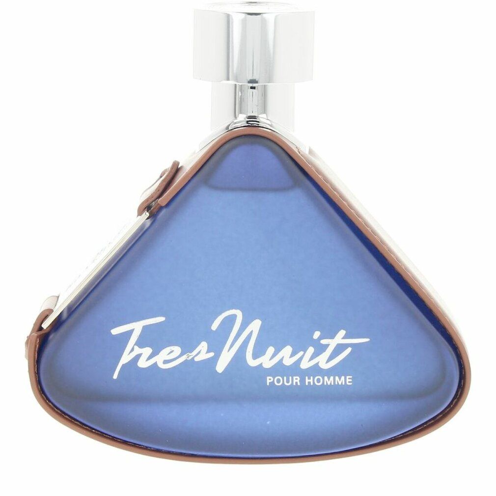 Flacone di profumo blu triangolare con bordo in pelle marrone e tappo argentato. Scritta 'Tres Nuit Pour Homme' in bianco.