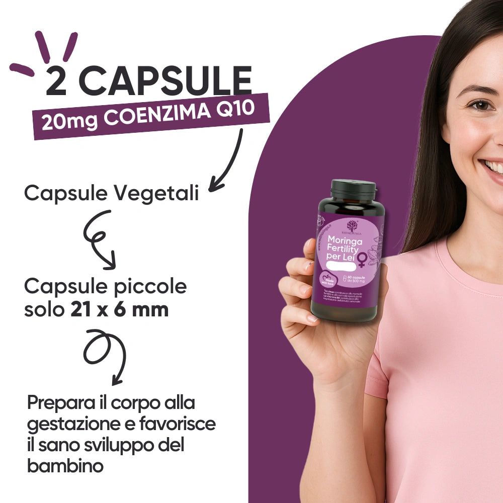 Donna tiene in mano flacone di capsule. Scritta: Moringa Fertility per Lei. 2 capsule, 20mg Coenzima Q10.